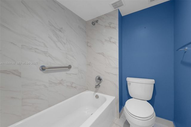 302 Lakeview Dr 105, Weston, FL 33326