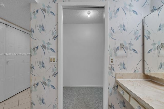 302 Lakeview Dr 105, Weston, FL 33326