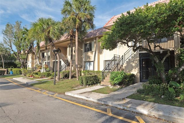 302 Lakeview Dr 105, Weston, FL 33326