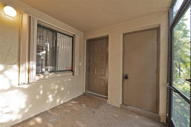 302 Lakeview Dr 105, Weston, FL 33326