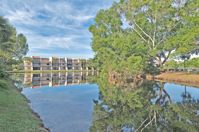 302 Lakeview Dr 105, Weston, FL 33326