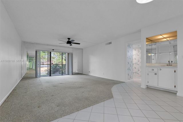 302 Lakeview Dr 105, Weston, FL 33326