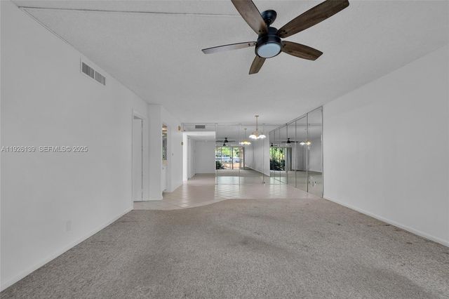 302 Lakeview Dr 105, Weston, FL 33326