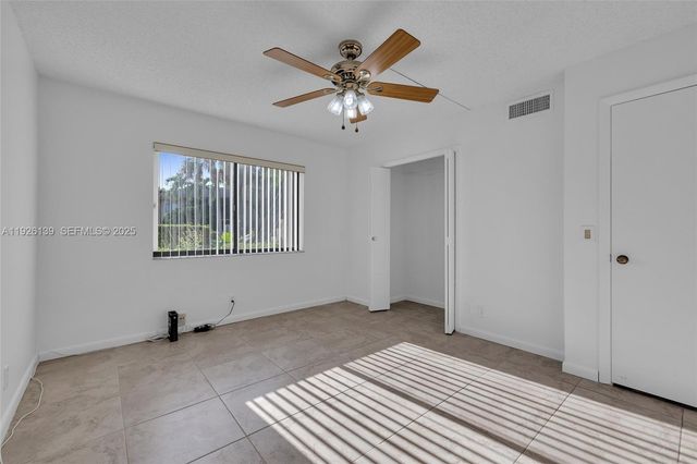 302 Lakeview Dr 105, Weston, FL 33326