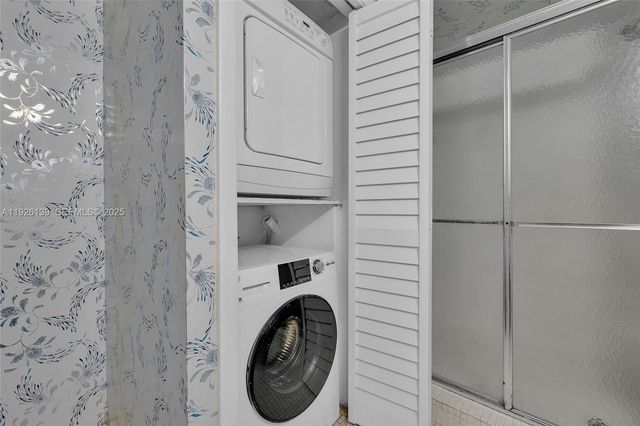 302 Lakeview Dr 105, Weston, FL 33326