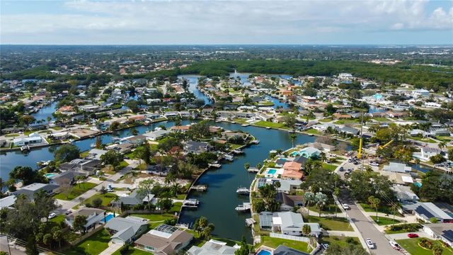 5116 VENETIAN BOULEVARD NE, St Petersburg, FL 33703