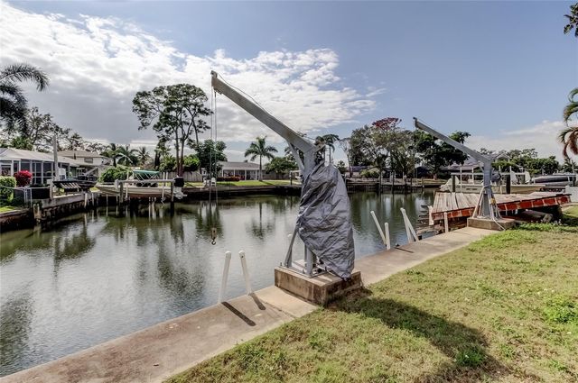 5116 VENETIAN BOULEVARD NE, St Petersburg, FL 33703