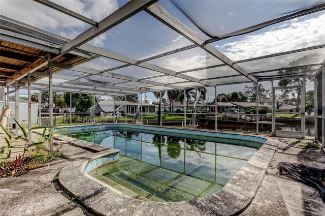 5116 VENETIAN BOULEVARD NE, St Petersburg, FL 33703