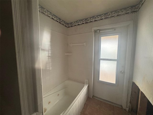 5116 VENETIAN BOULEVARD NE, St Petersburg, FL 33703