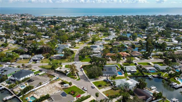 5116 VENETIAN BOULEVARD NE, St Petersburg, FL 33703