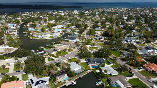 5116 VENETIAN BOULEVARD NE, St Petersburg, FL 33703