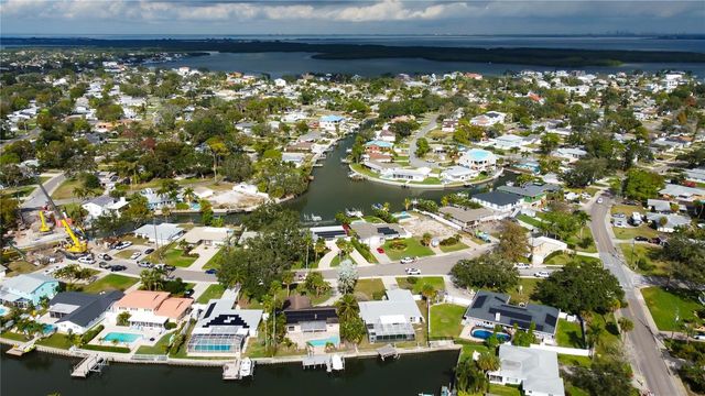 5116 VENETIAN BOULEVARD NE, St Petersburg, FL 33703