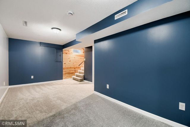 911 5th Street W, Hastings, MN 55033