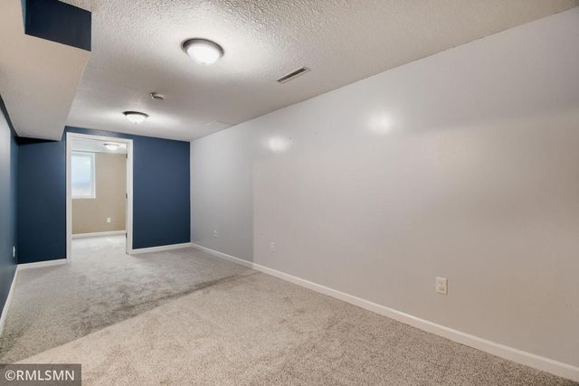 911 5th Street W, Hastings, MN 55033