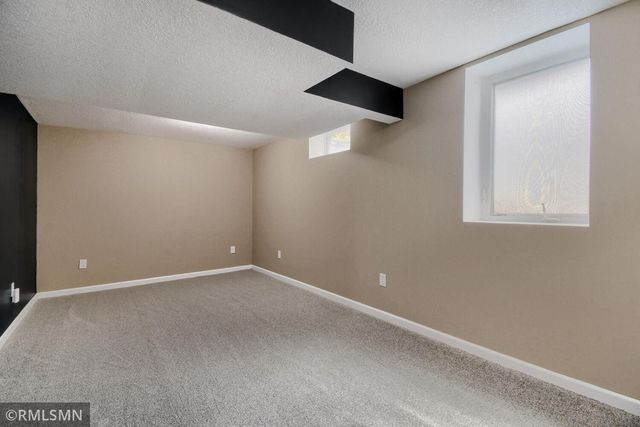 911 5th Street W, Hastings, MN 55033