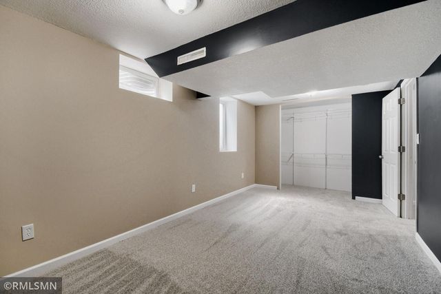 911 5th Street W, Hastings, MN 55033