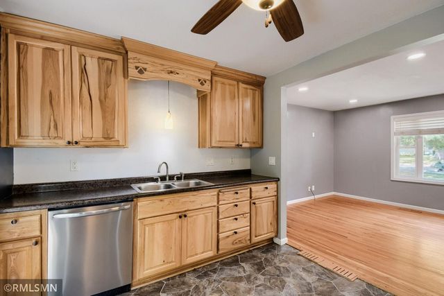 911 5th Street W, Hastings, MN 55033