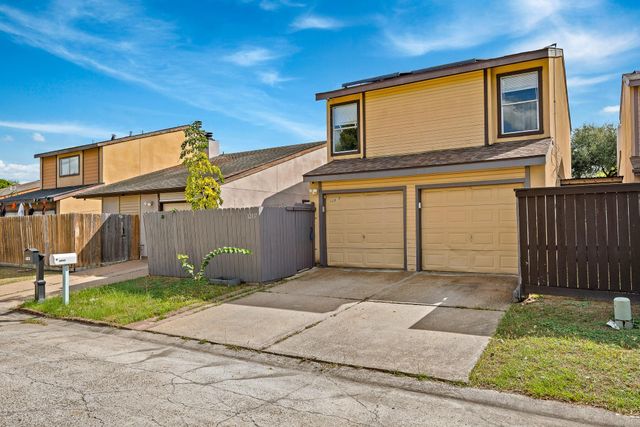12317 Crest Lake Drive, Houston, TX 77072