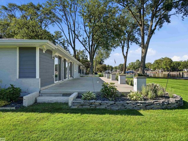 39734 Cove Street, Harrison Twp, MI 48045