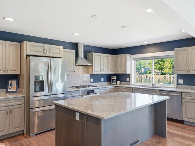 39734 Cove Street, Harrison Twp, MI 48045