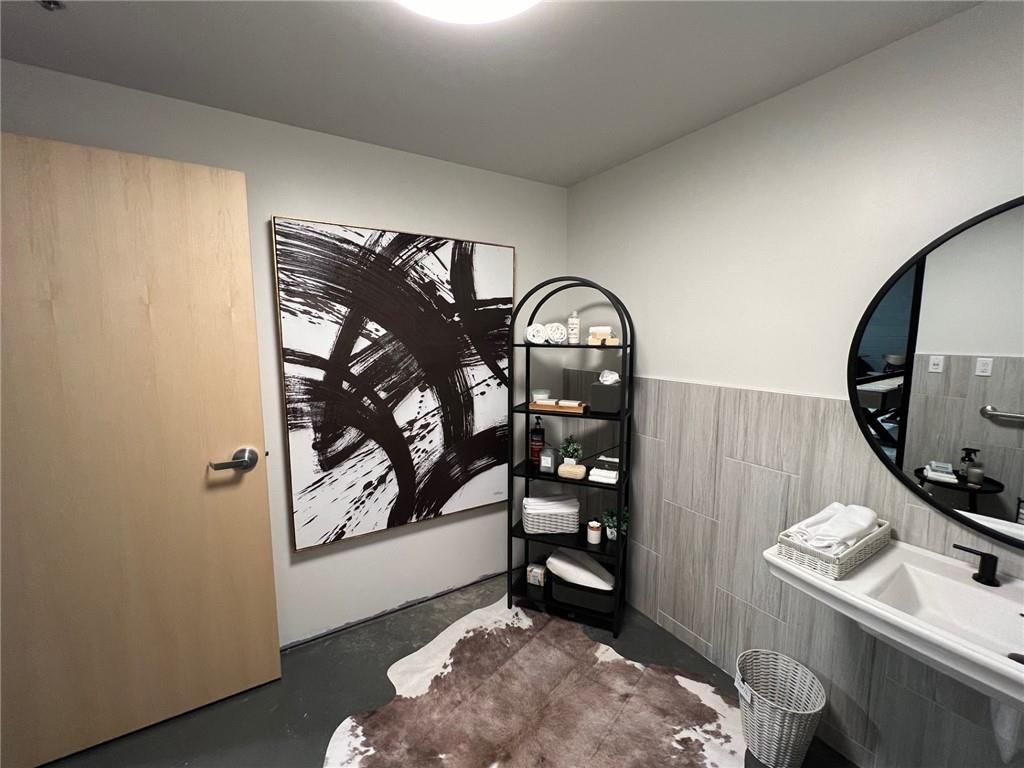 Image 7 of property listing at 5725 Stables Way 308, Alpharetta, GA 30004