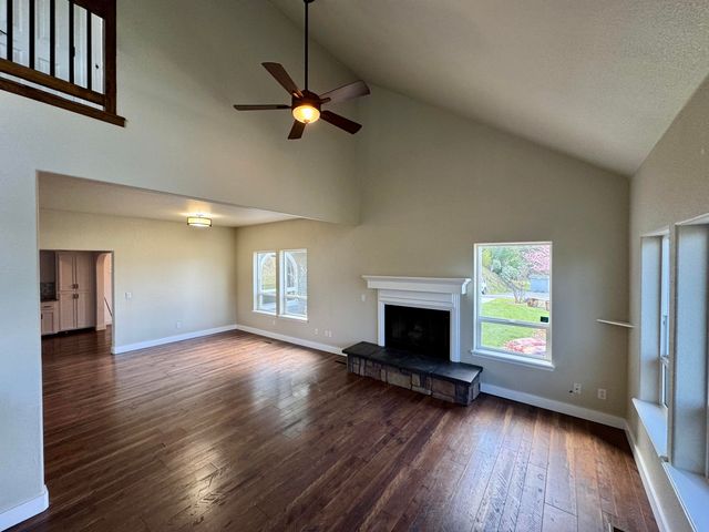 901 Manzanita Drive, Rogue River, OR 97537