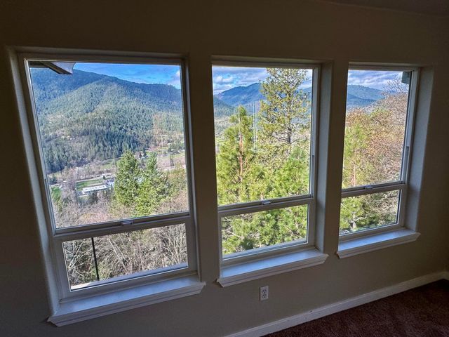 901 Manzanita Drive, Rogue River, OR 97537