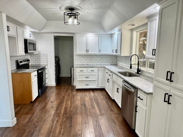 901 Manzanita Drive, Rogue River, OR 97537