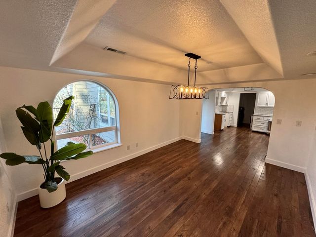 901 Manzanita Drive, Rogue River, OR 97537