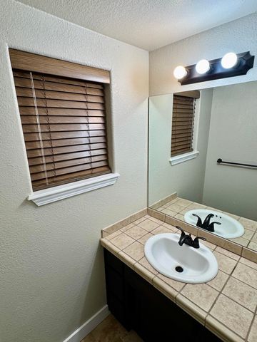 901 Manzanita Drive, Rogue River, OR 97537
