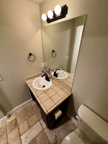 901 Manzanita Drive, Rogue River, OR 97537