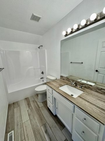 901 Manzanita Drive, Rogue River, OR 97537