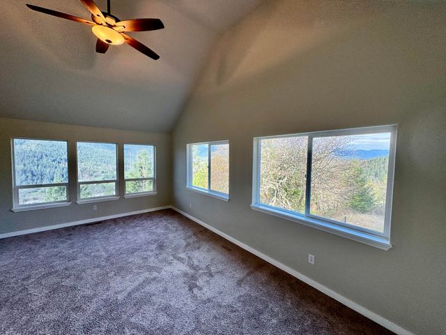 901 Manzanita Drive, Rogue River, OR 97537
