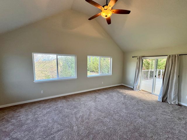 901 Manzanita Drive, Rogue River, OR 97537