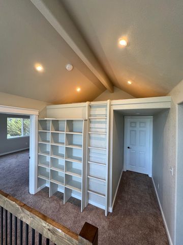 901 Manzanita Drive, Rogue River, OR 97537