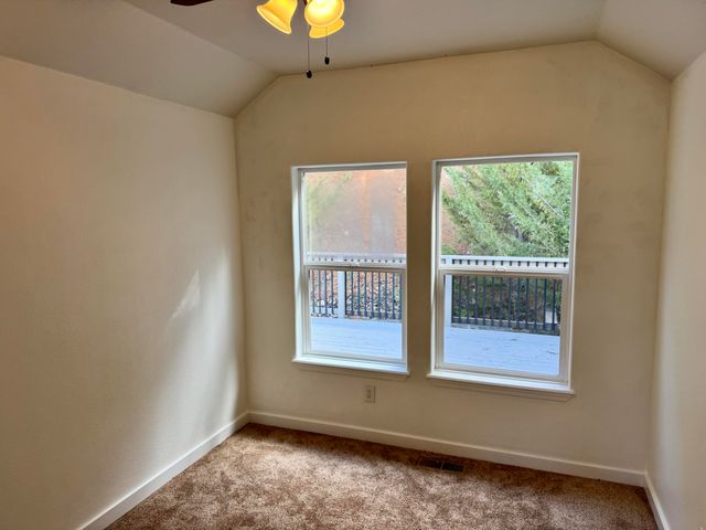 901 Manzanita Drive, Rogue River, OR 97537