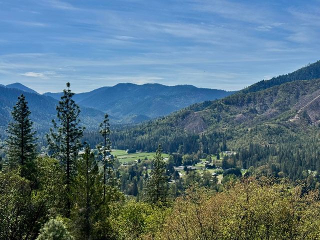 901 Manzanita Drive, Rogue River, OR 97537