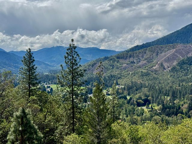 901 Manzanita Drive, Rogue River, OR 97537