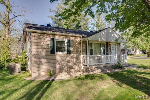 872 Oakwood Lane, East Alton, IL 62024