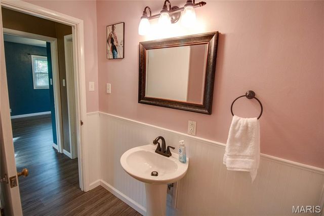 872 Oakwood Lane, East Alton, IL 62024