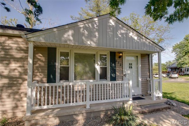 872 Oakwood Lane, East Alton, IL 62024