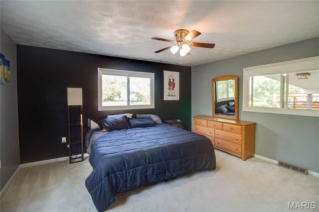 872 Oakwood Lane, East Alton, IL 62024
