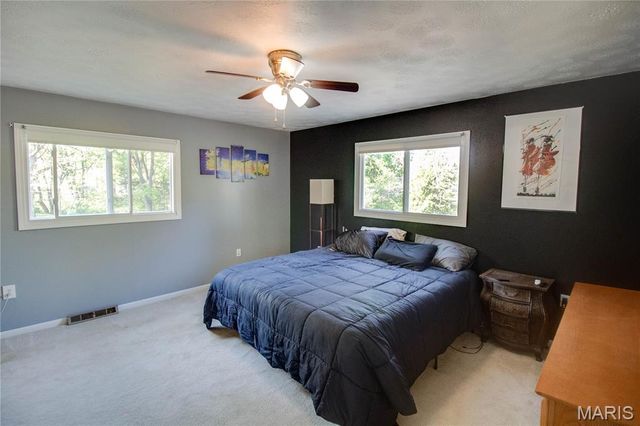 872 Oakwood Lane, East Alton, IL 62024