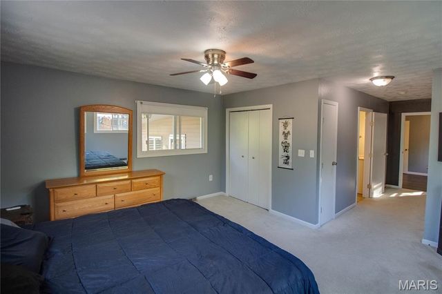872 Oakwood Lane, East Alton, IL 62024