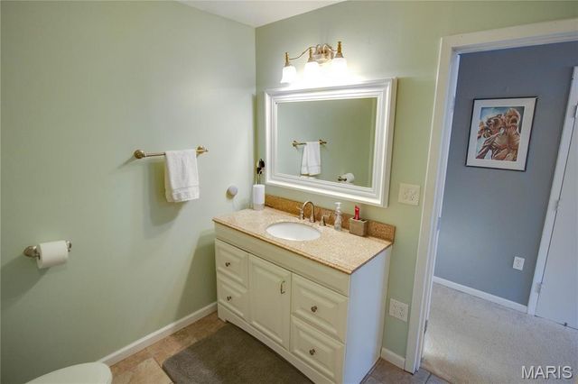 872 Oakwood Lane, East Alton, IL 62024
