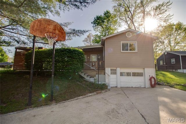 872 Oakwood Lane, East Alton, IL 62024