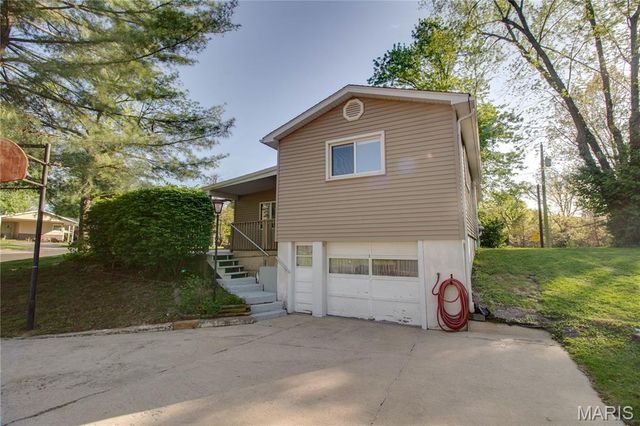 872 Oakwood Lane, East Alton, IL 62024