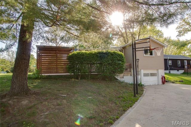 872 Oakwood Lane, East Alton, IL 62024