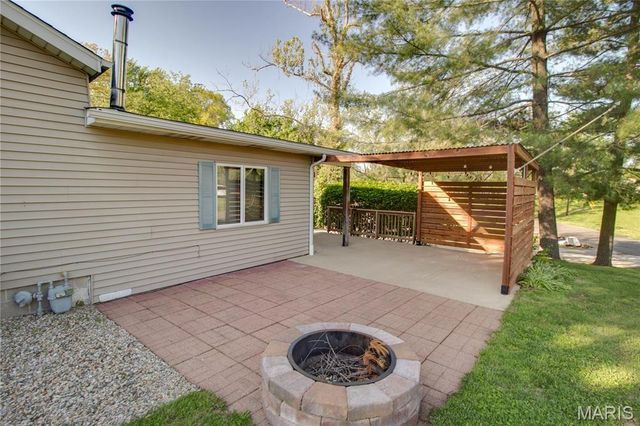 872 Oakwood Lane, East Alton, IL 62024