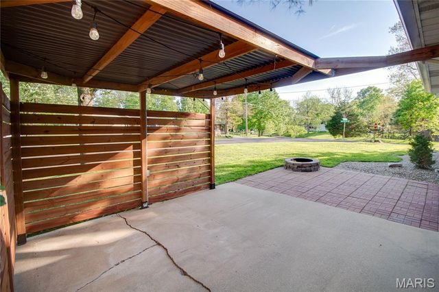 872 Oakwood Lane, East Alton, IL 62024
